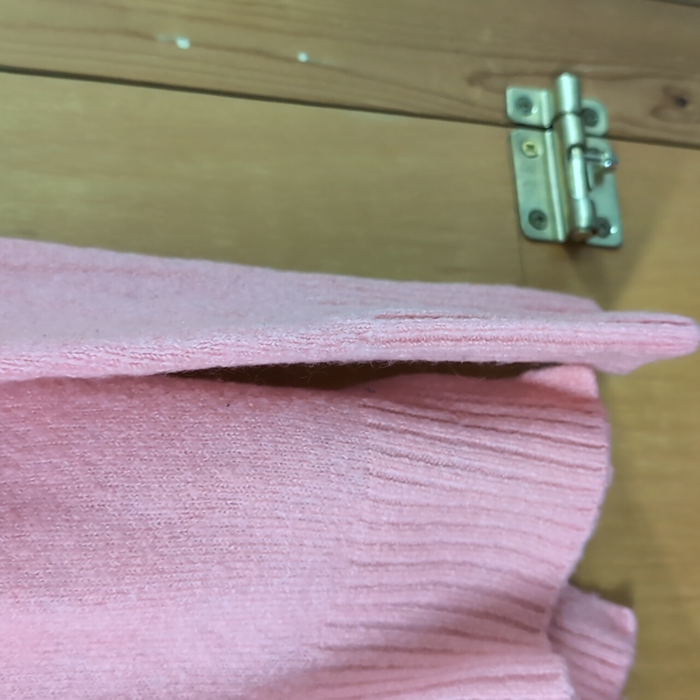 Pink sweater - Picture 2 of 4